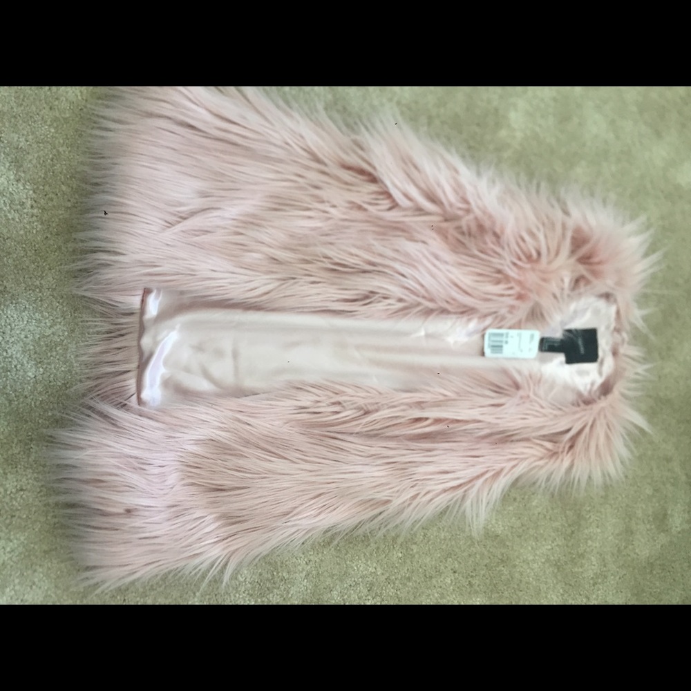 New Faux fur blush vest